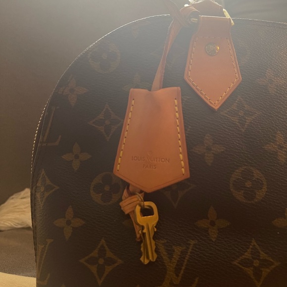 Classic!!!Like new Alma PM Louie Vuitton Bag. - Picture 3 of 8